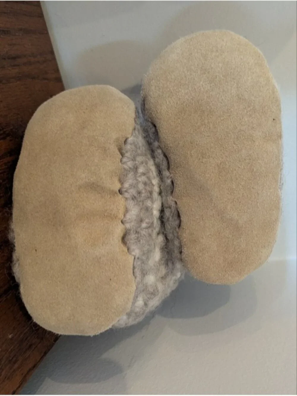 Padraig cottage Slippers Wool Ivory Gray hand-crocheted Sz B5, 5.5